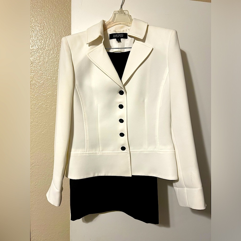 Women’s Kasper suit; size 10; white jacket with black buttons; black skirt